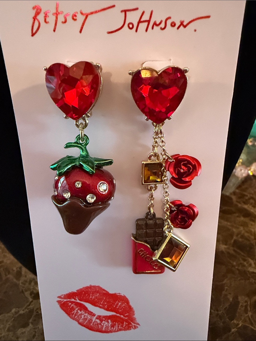 Betsey Johnson NWT Red Heart & Chocolate Strawberry Mismatch Dangle Earrings - Picture 1 of 6